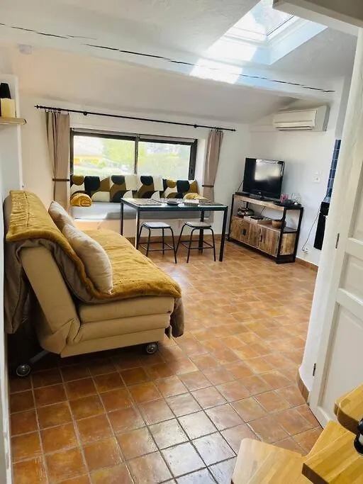 Studio Avec Mezzanine, Canape Lit. Grimaud 0*,  France