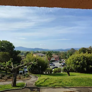 Apartment Chez Adriana Proche Avec Piscine, Grimaud